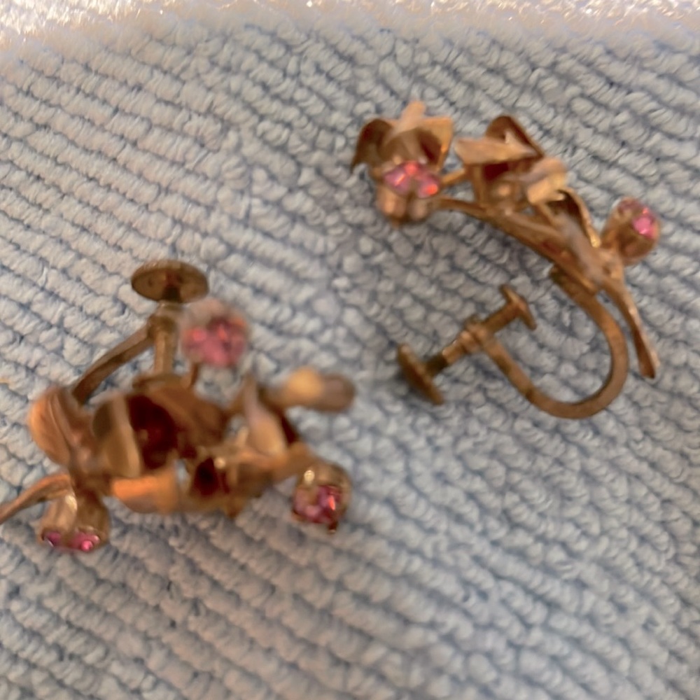1930 antique screw-on ear-bobs earrings. Pink rhinestones 14 carrot gold